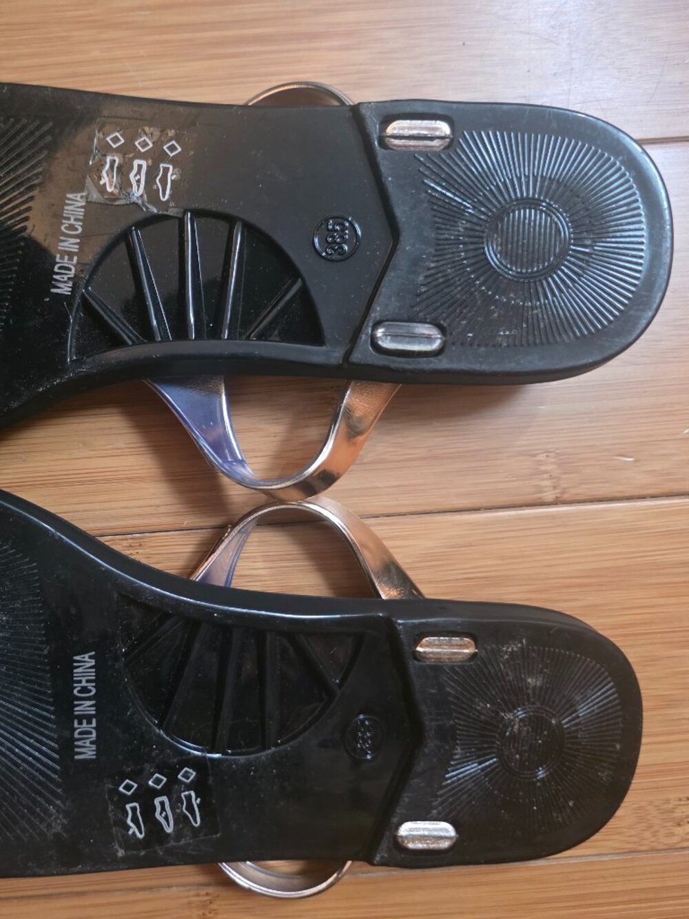 Kurt Geiger Gold Metallic Maddison Thong Sandal Crystal Pave’ Falcon Head 38.5 - Picture 5 of 5